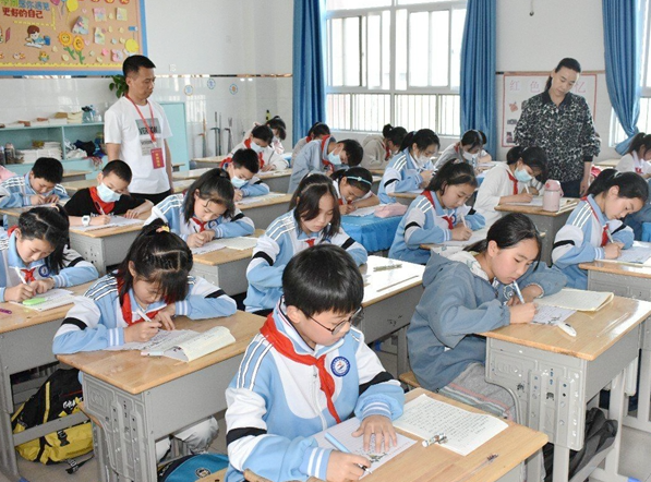 切实满意群众对优质教育资源的需求让优质教育惠及千家万户 切实满意群众对优质教育资源的需求让优质教育惠及千家万户