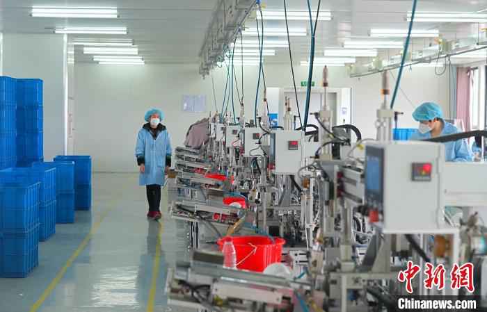 杭州某口罩生产台资企业。 蔡自鑫 摄 浙江台企按下复工复产“加速键”
