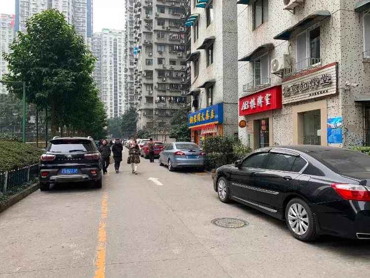 重庆着火小区消防通道仍被占