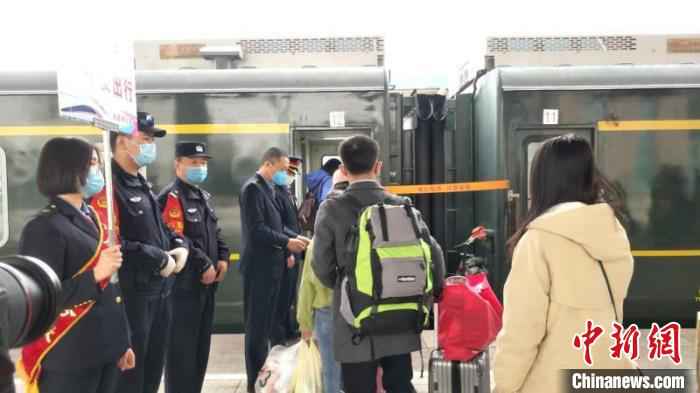  中铁兰州局开行进疆复工专列20列 “点对点”运送2万人次
